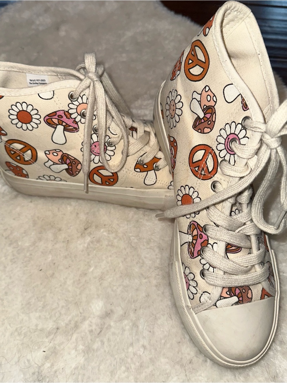 American Eagle High Top Sneakers -Peace & Love Size 8